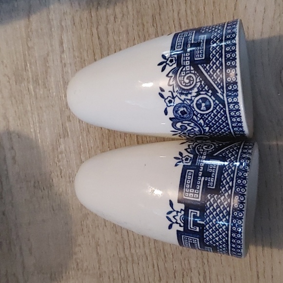 Vintage Churchill Blue Willow set of dishware - Picture 6 of 6